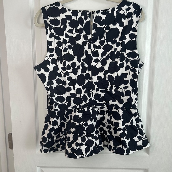 NY&Co Black White Floral Peplum Top | Workwear Chic - Picture 2 of 3